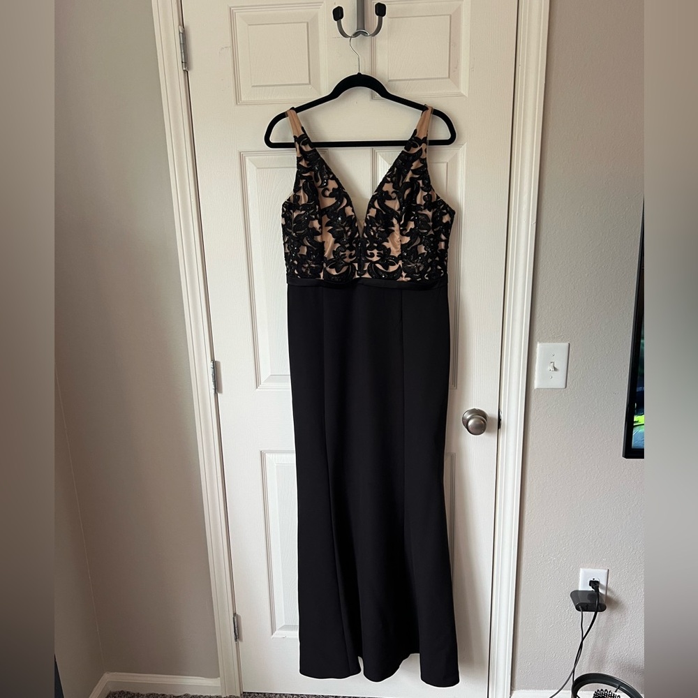 Bridesmaid, Prom or Special occasion black mermaid style dress. Size 14.